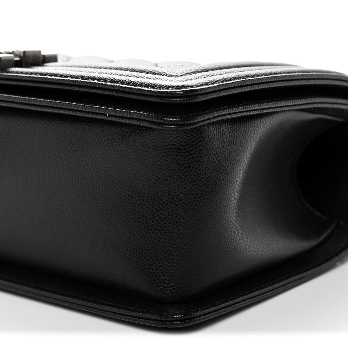 Caviar Quilted Medium Boy Flap Black